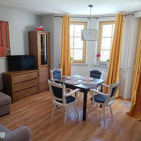 Happy Family, Osiedle Podgorze 1D/18 Apartament Apartment ชกลาร์สกา ปอเรมบา ภายนอก รูปภาพ